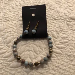 Marble elastic bracelet and wire earrings set